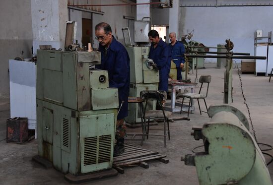 Artillery weapon, mortar and small arms repair works in Hama province