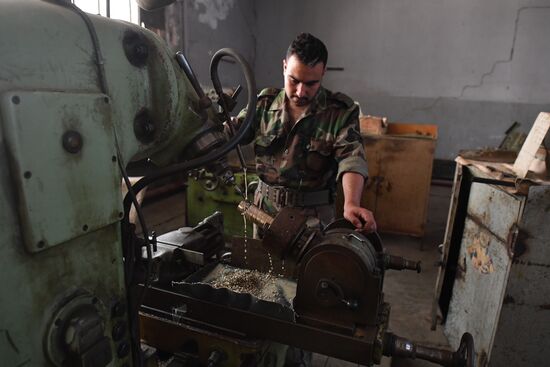 Artillery weapon, mortar and small arms repair works in Hama province