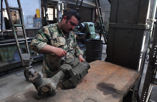 Artillery weapon, mortar and small arms repair works in Hama province