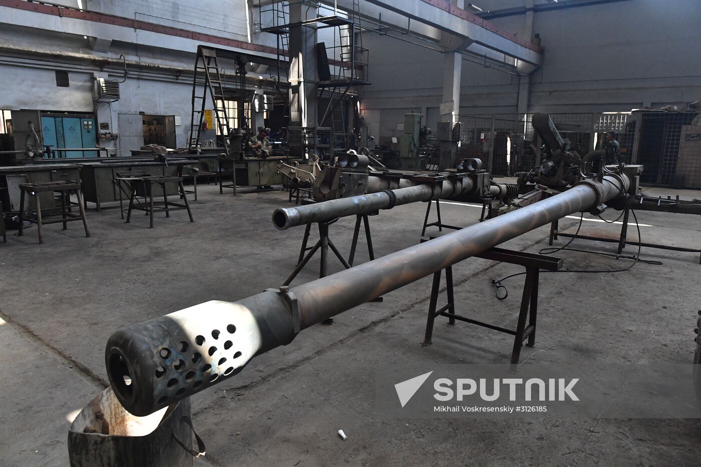 Artillery weapon, mortar and small arms repair works in Hama province