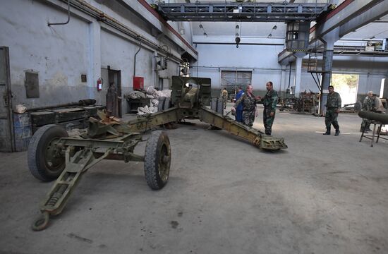 Artillery weapon, mortar and small arms repair works in Hama province