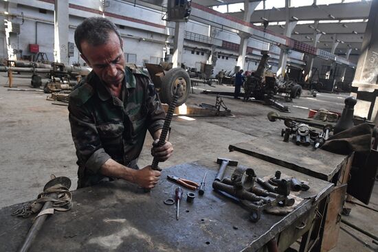 Artillery weapon, mortar and small arms repair works in Hama province