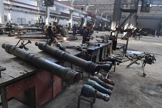 Artillery weapon, mortar and small arms repair works in Hama province