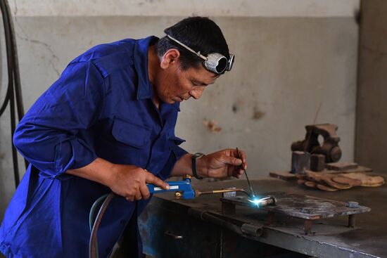 Artillery weapon, mortar and small arms repair works in Hama province