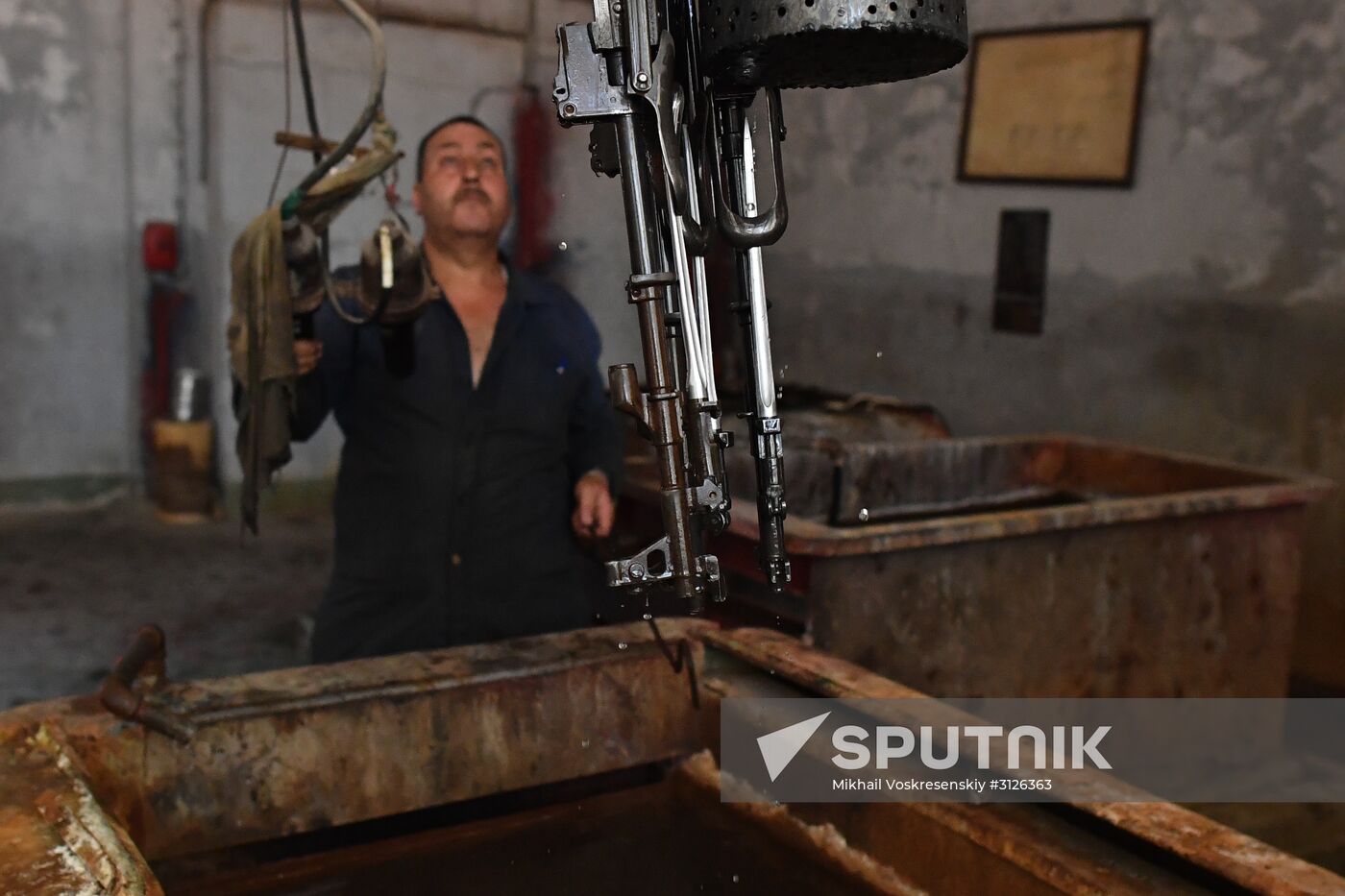 Artillery weapon, mortar and small arms repair works in Hama province