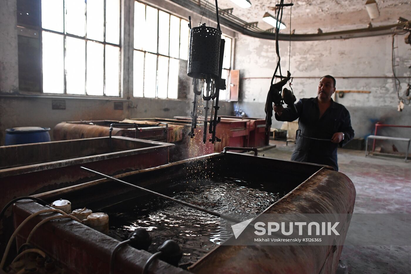 Artillery weapon, mortar and small arms repair works in Hama province