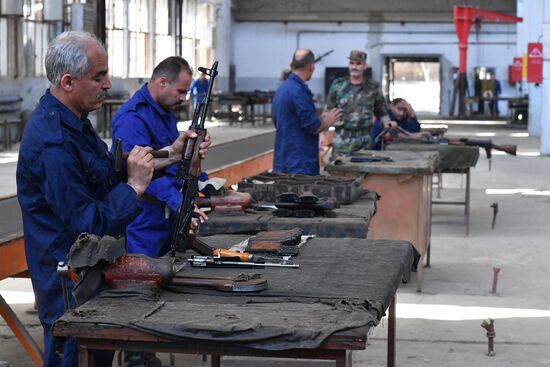 Artillery weapon, mortar and small arms repair works in Hama province