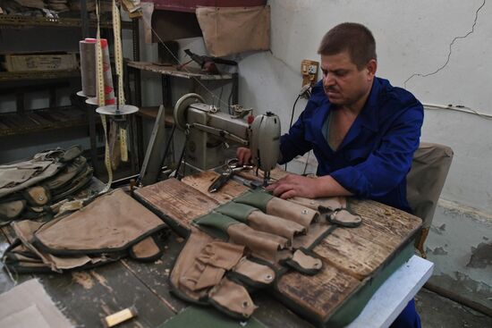 Artillery weapon, mortar and small arms repair works in Hama province