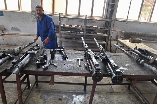 Artillery weapon, mortar and small arms repair works in Hama province