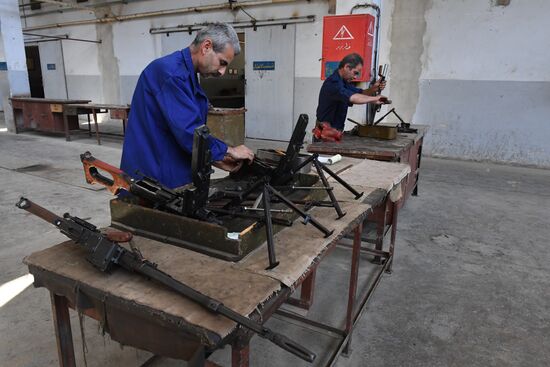 Artillery weapon, mortar and small arms repair works in Hama province