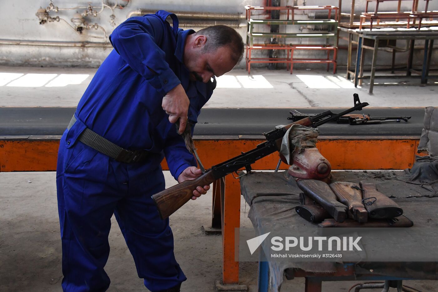 Artillery weapon, mortar and small arms repair works in Hama province
