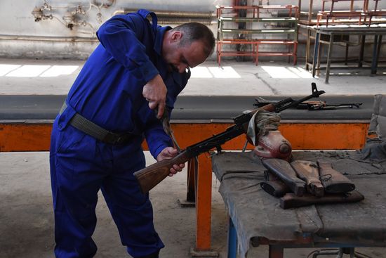 Artillery weapon, mortar and small arms repair works in Hama province