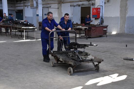 Artillery weapon, mortar and small arms repair works in Hama province