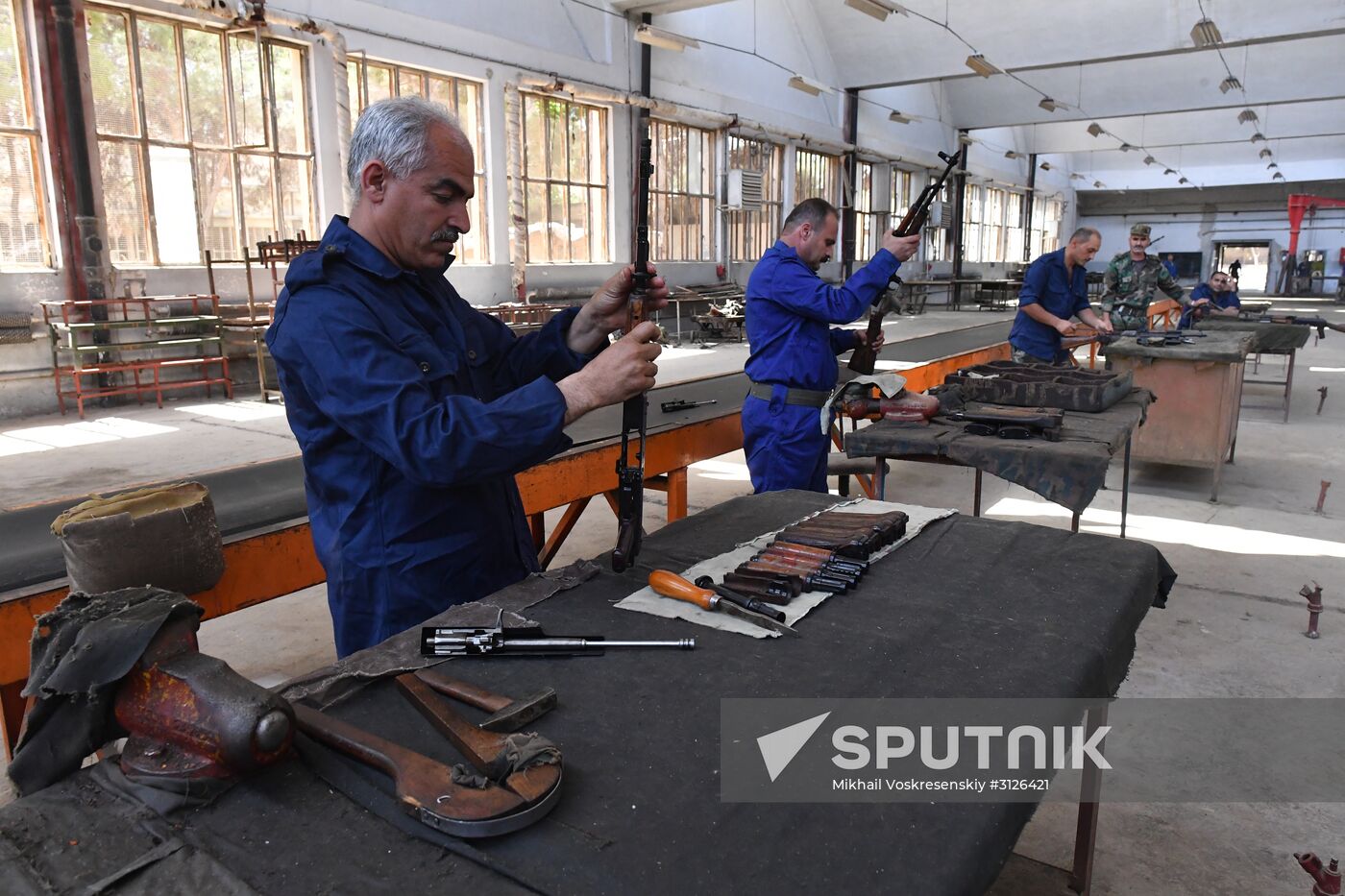Artillery weapon, mortar and small arms repair works in Hama province