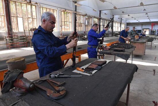 Artillery weapon, mortar and small arms repair works in Hama province
