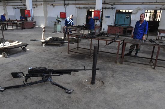 Artillery weapon, mortar and small arms repair works in Hama province