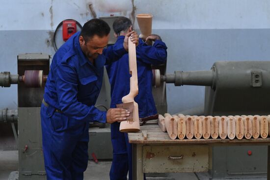 Artillery weapon, mortar and small arms repair works in Hama province