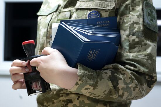 Ukraine-EU visa-free regime comes into force