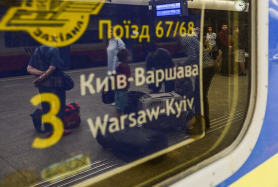 Ukraine-EU visa-free regime comes into force