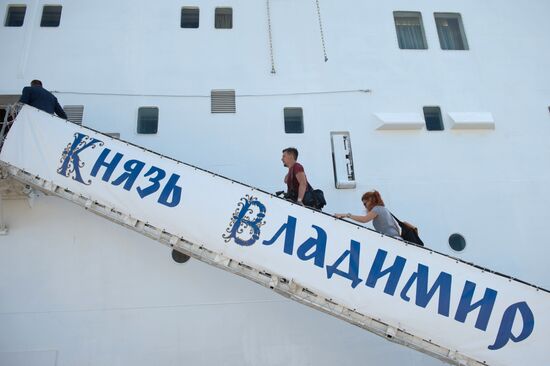 First passenger voyage of Knyaz Vladimir cruise liner, Sochi