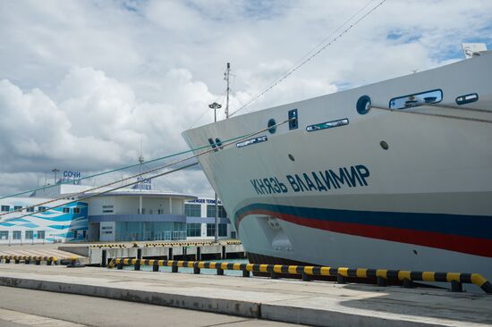 First passenger voyage of Knyaz Vladimir cruise liner, Sochi