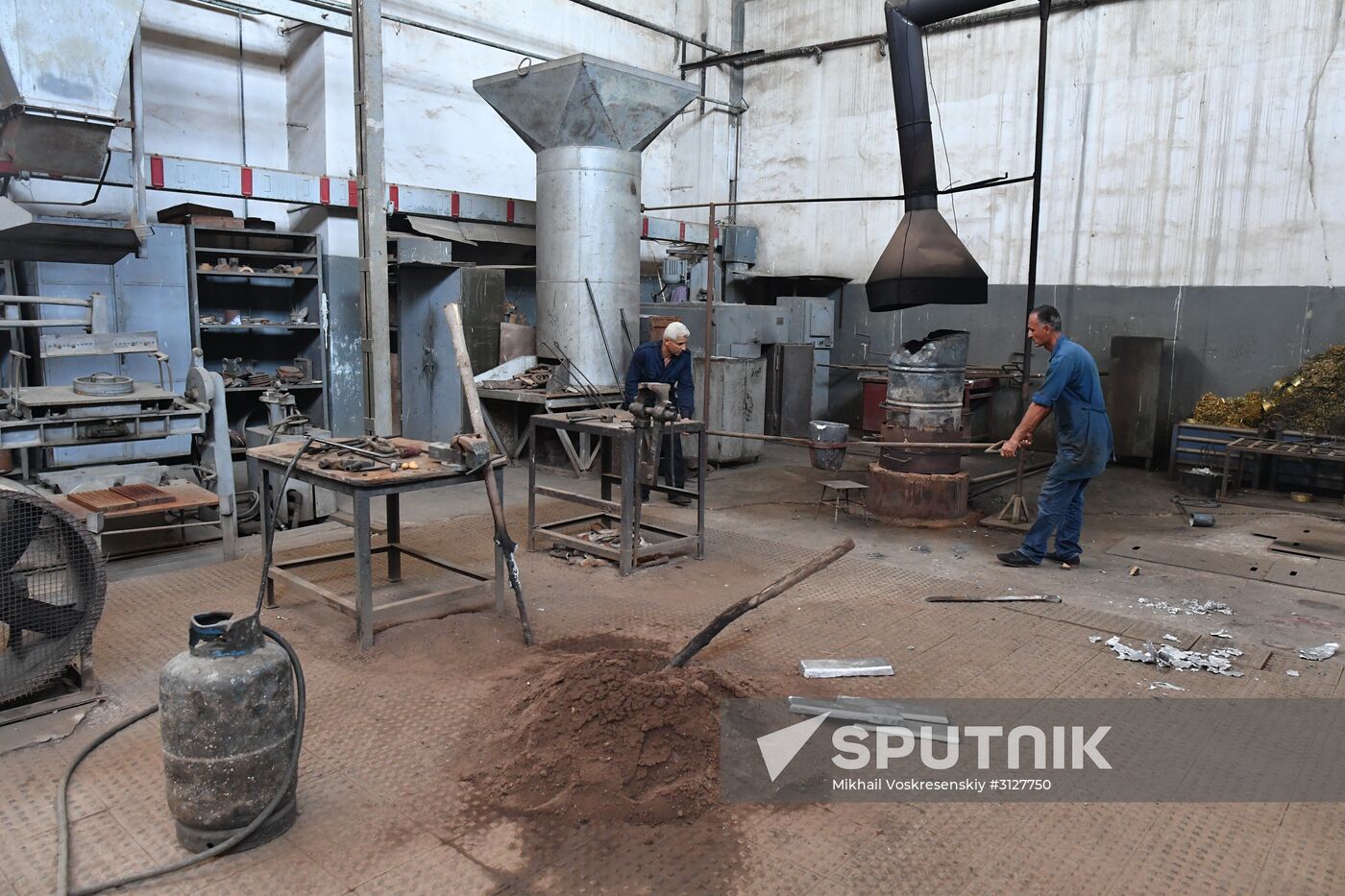 Armored vehicle maintenance company in Homs