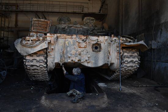 Armored vehicle maintenance company in Homs