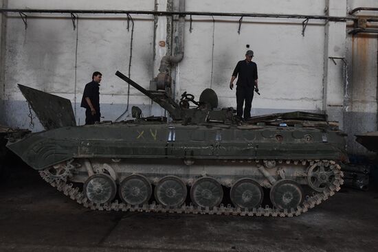 Armored vehicle maintenance company in Homs