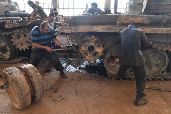 Armored vehicle maintenance company in Homs