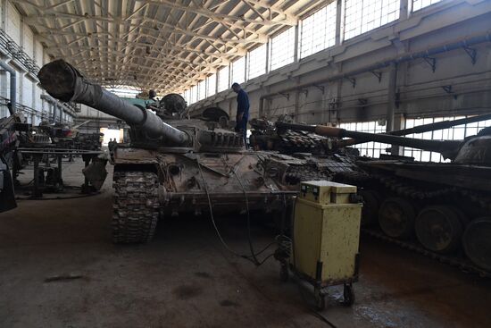 Armored vehicle maintenance company in Homs