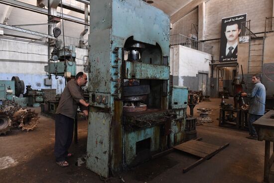 Armored vehicle maintenance company in Homs