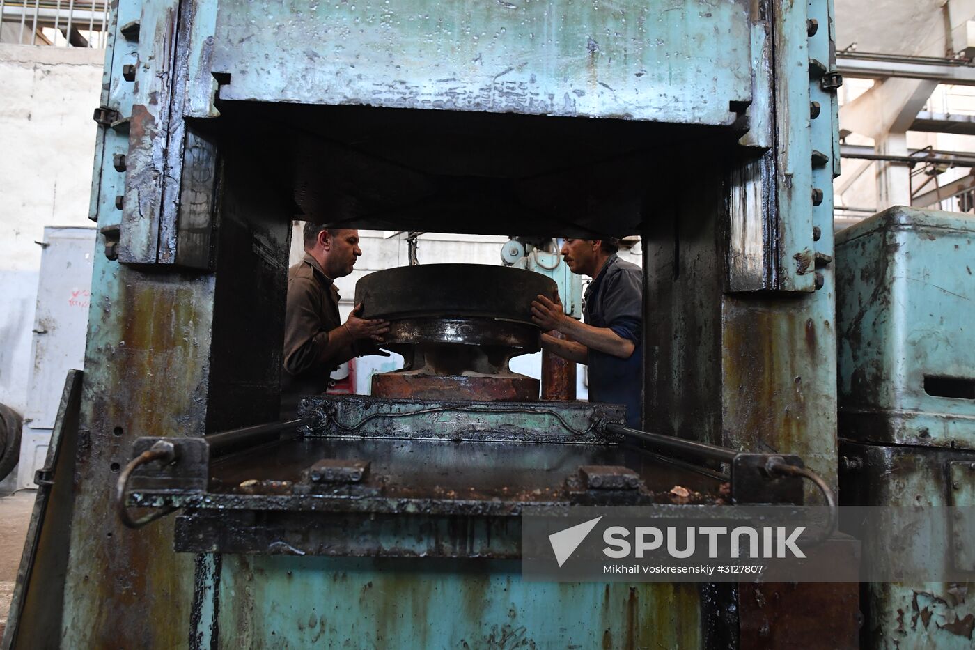 Armored vehicle maintenance company in Homs