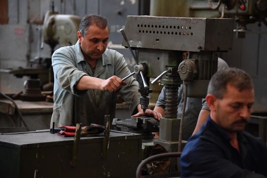 Armored vehicle maintenance company in Homs