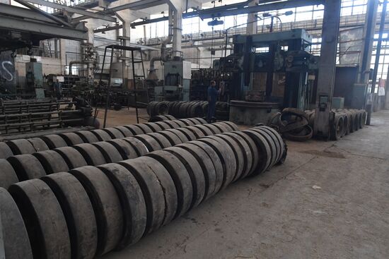 Armored vehicle maintenance company in Homs