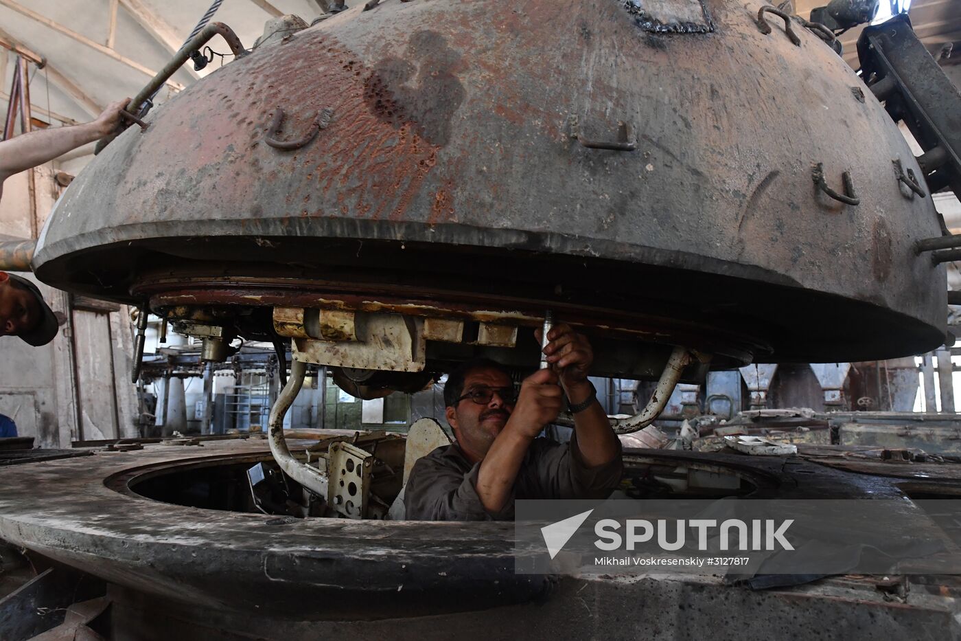 Armored vehicle maintenance company in Homs