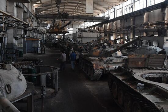 Armored vehicle maintenance company in Homs