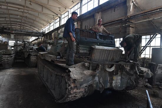 Armored vehicle maintenance company in Homs