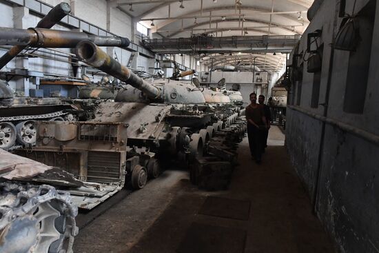 Armored vehicle maintenance company in Homs