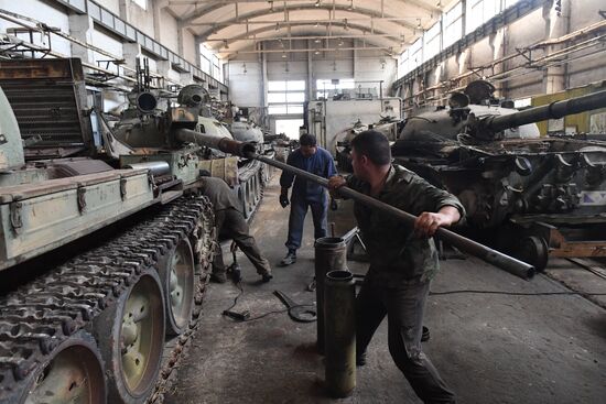 Armored vehicle maintenance company in Homs