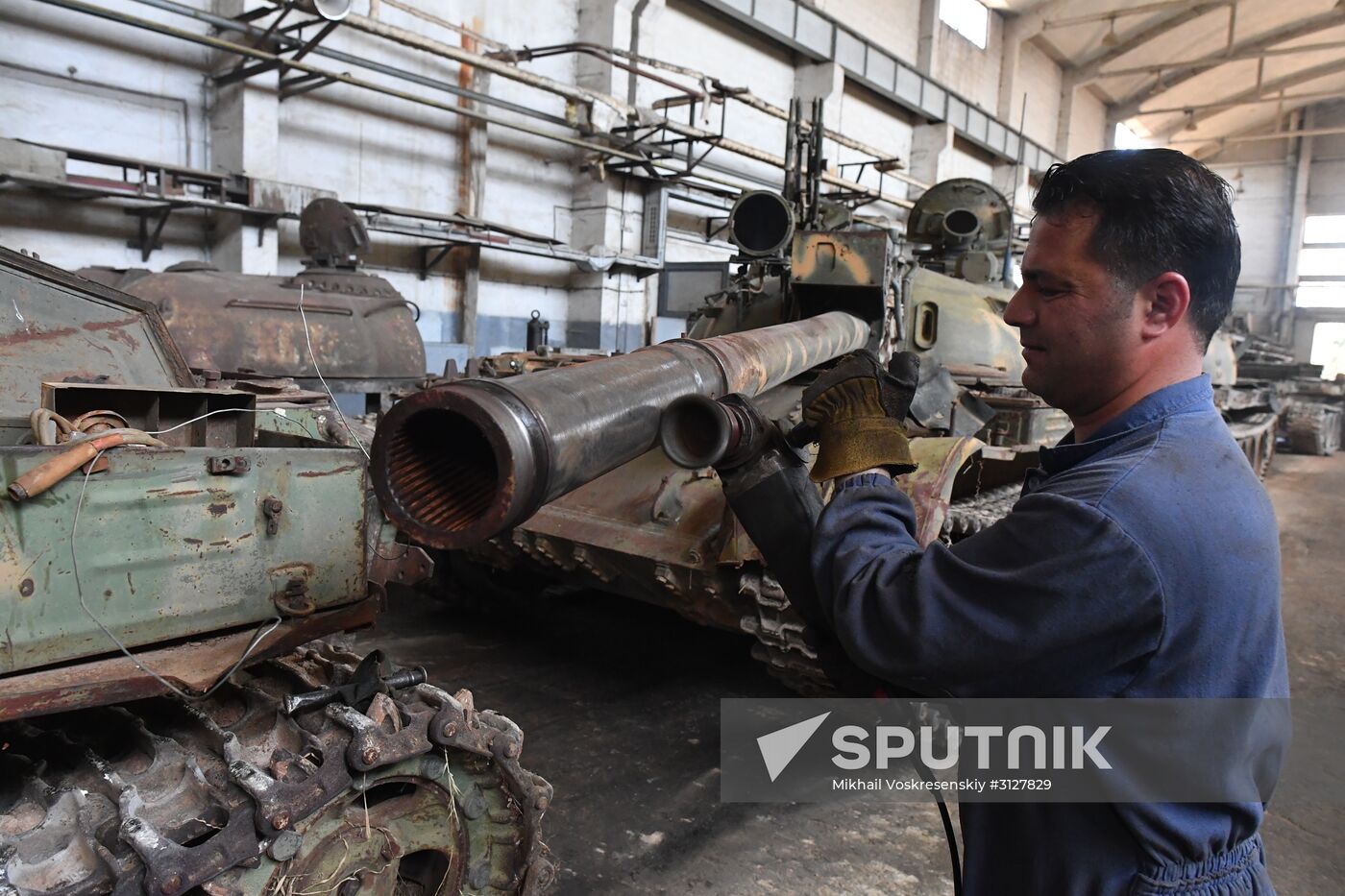 Armored vehicle maintenance company in Homs