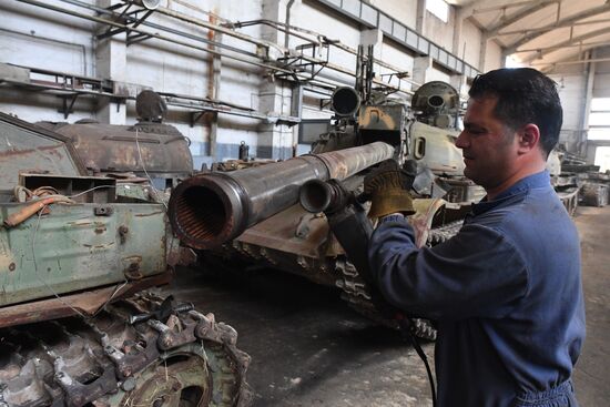 Armored vehicle maintenance company in Homs