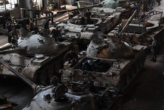 Armored vehicle maintenance company in Homs