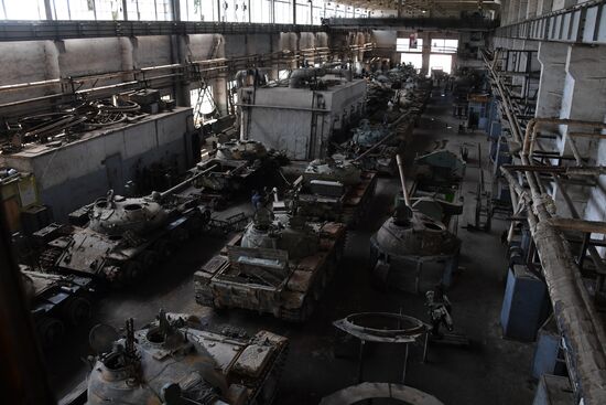 Armored vehicle maintenance company in Homs