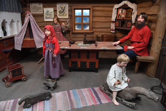 "Museum of Russian Social Classes" exhibition unveiled