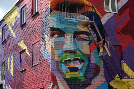 Graffiti in Kazan featuring portrait of Cristiano Ronaldo