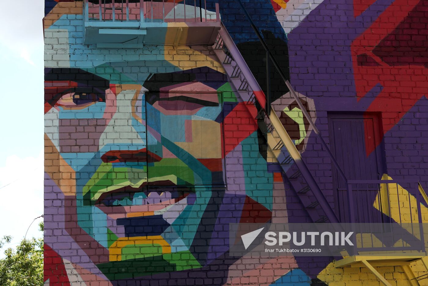 Graffiti in Kazan featuring portrait of Cristiano Ronaldo