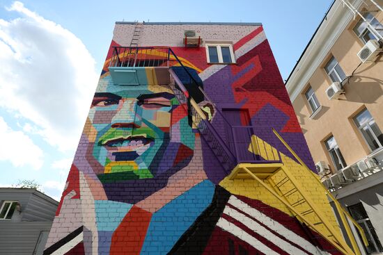 Graffiti in Kazan featuring portrait of Cristiano Ronaldo