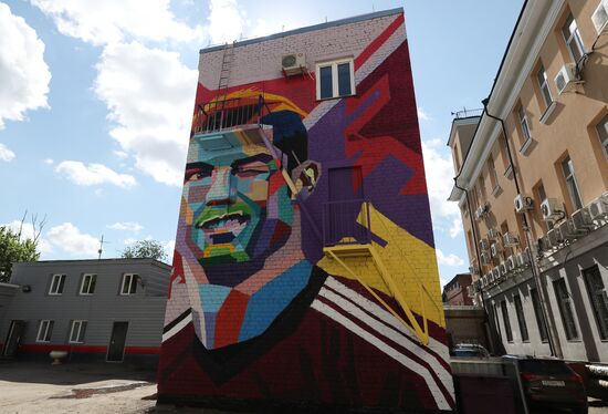 Graffiti in Kazan featuring portrait of Cristiano Ronaldo