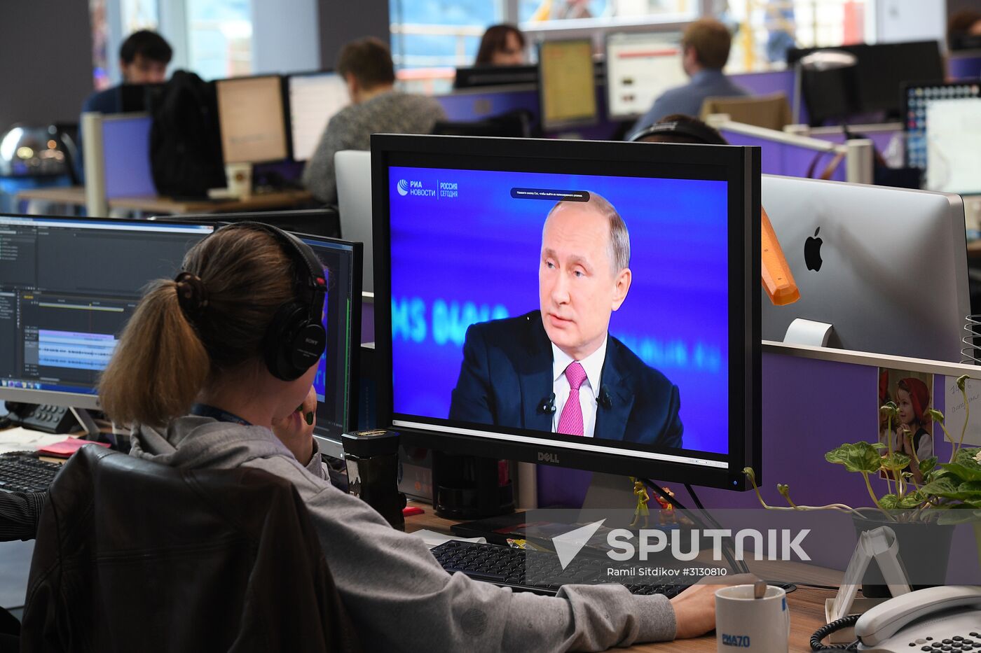 Live broadcast of Direct Line with Vladimir Putin