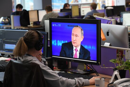 Live broadcast of Direct Line with Vladimir Putin